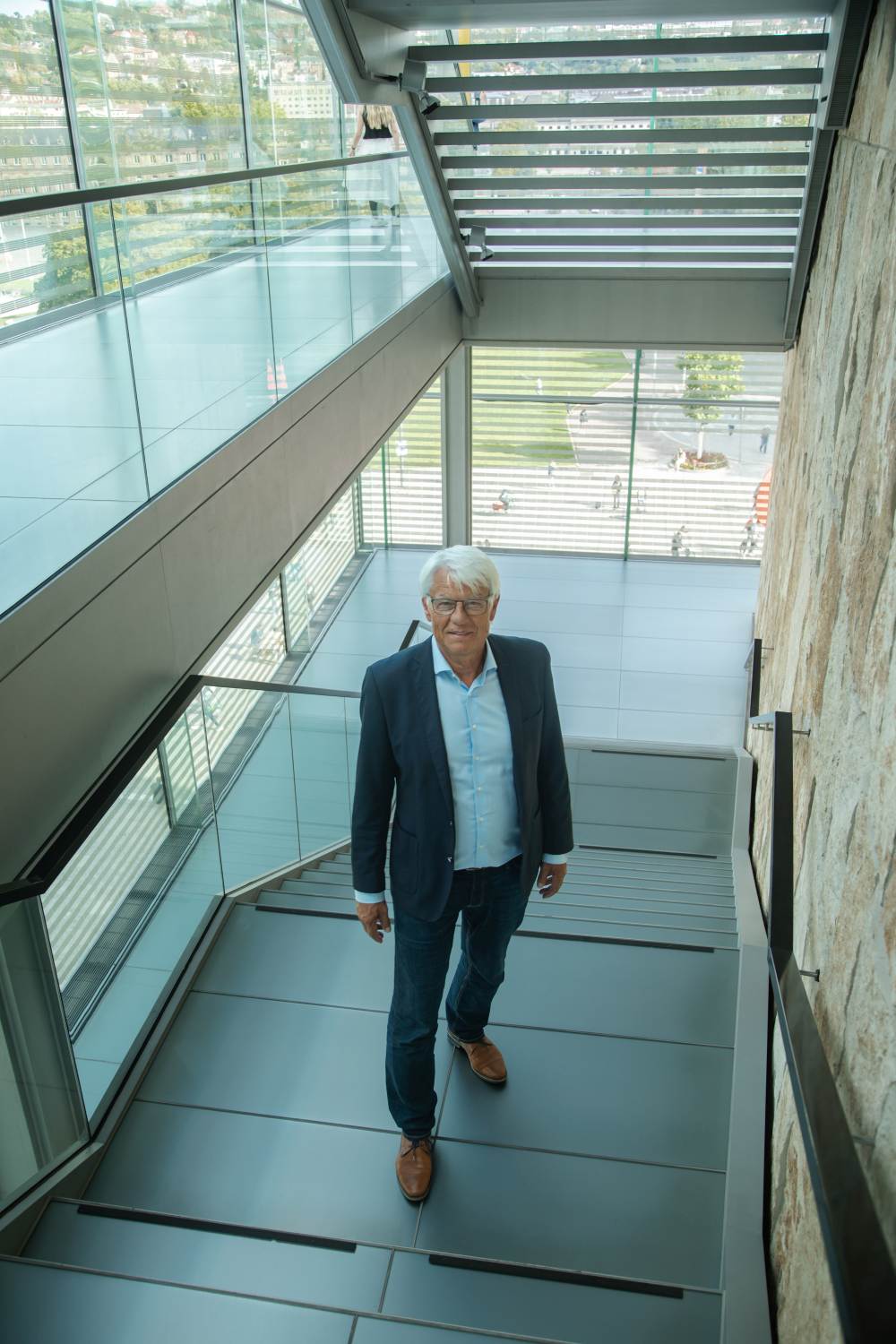 Klaus Andersen im Treppenhaus